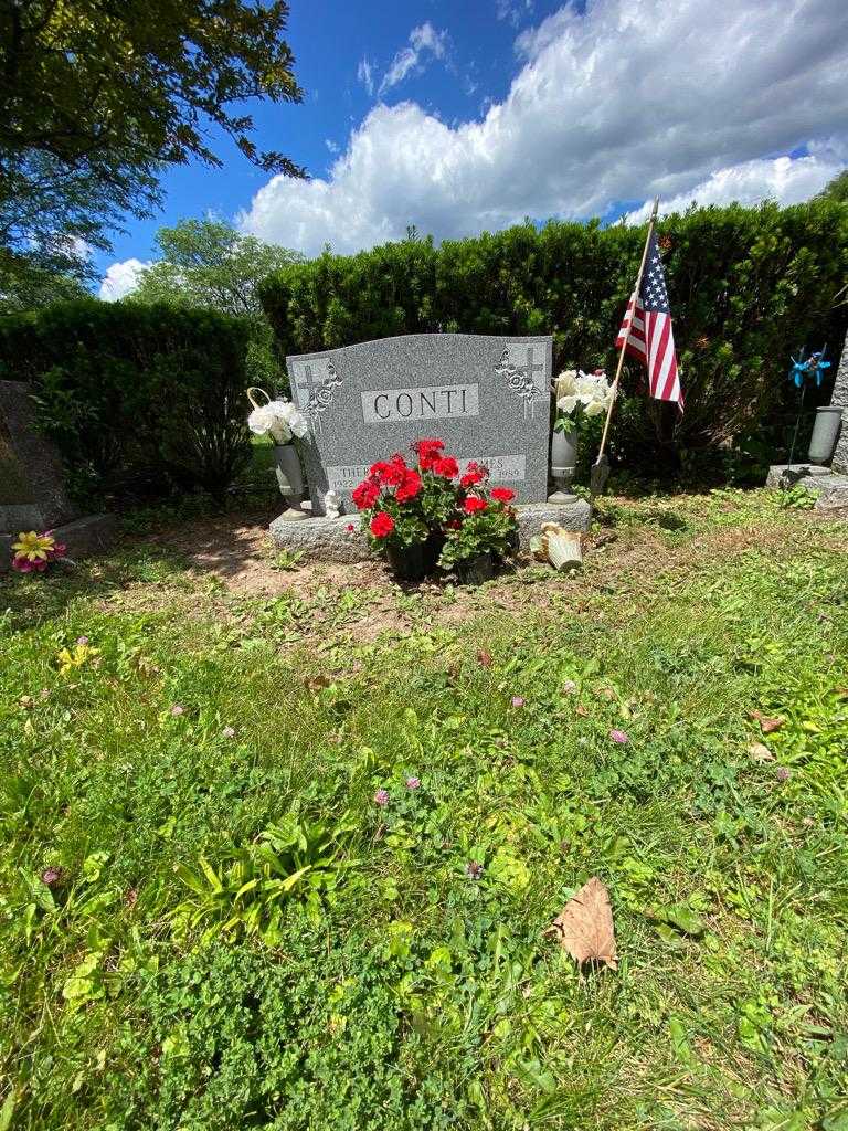 Theresa Conti's grave. Photo 1