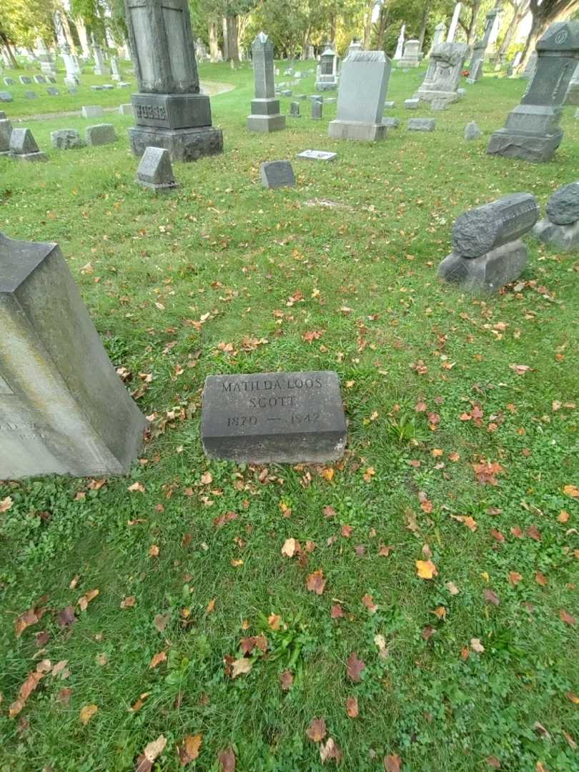 Matilda Loos Scott's grave. Photo 1