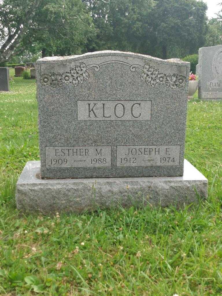 Esther M. Kloc's grave. Photo 2