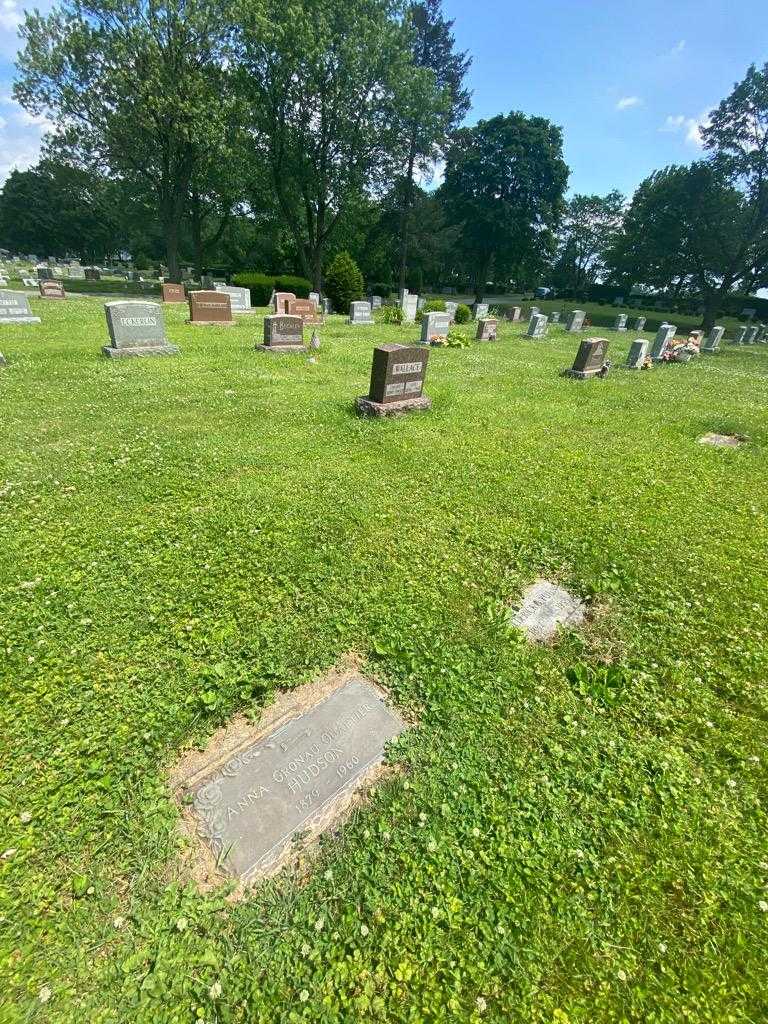 Anna Gronau Quartier Hudson's grave. Photo 1