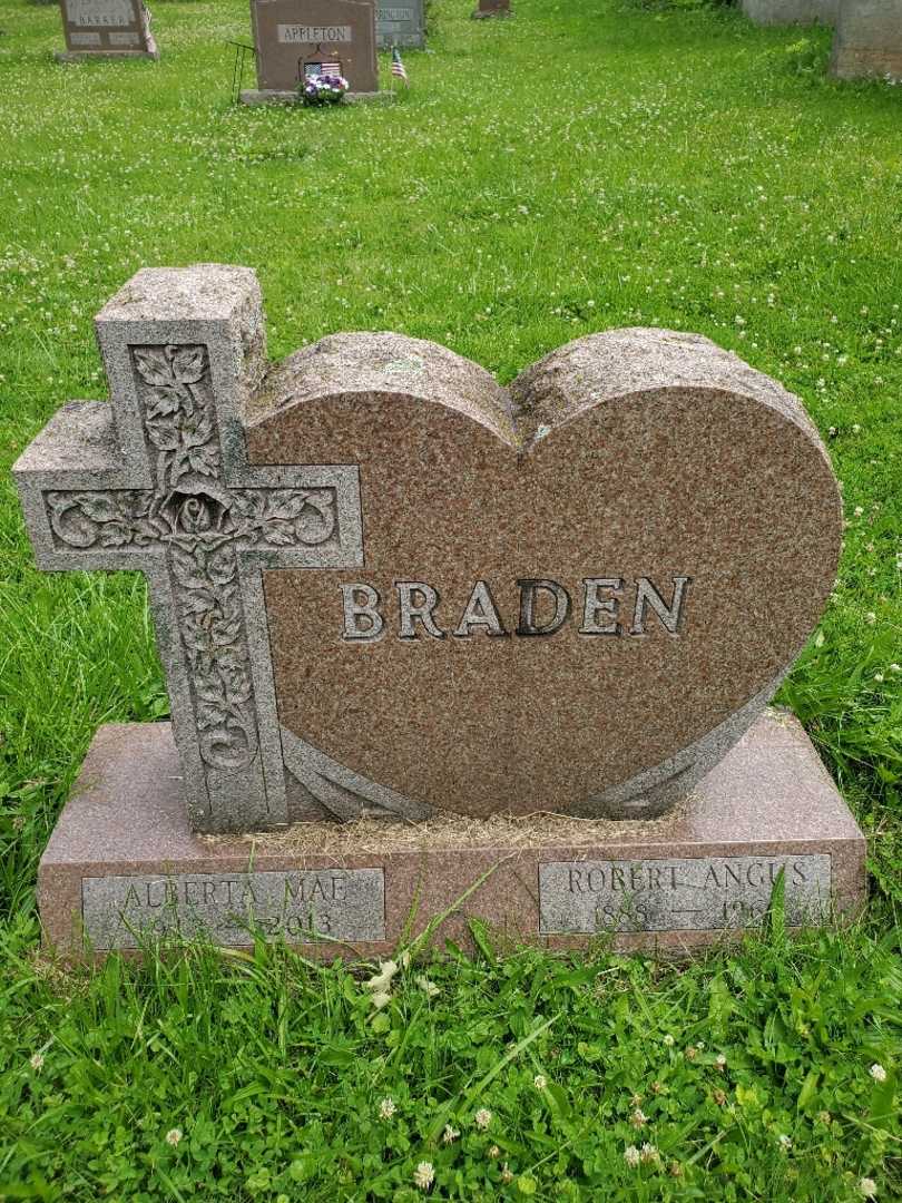 Richard A. Braden's grave. Photo 1