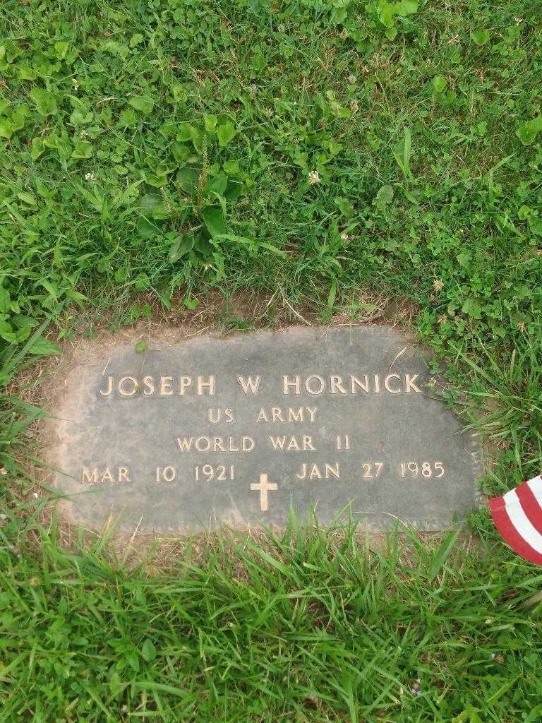 Joseph W. Hornick's grave. Photo 4