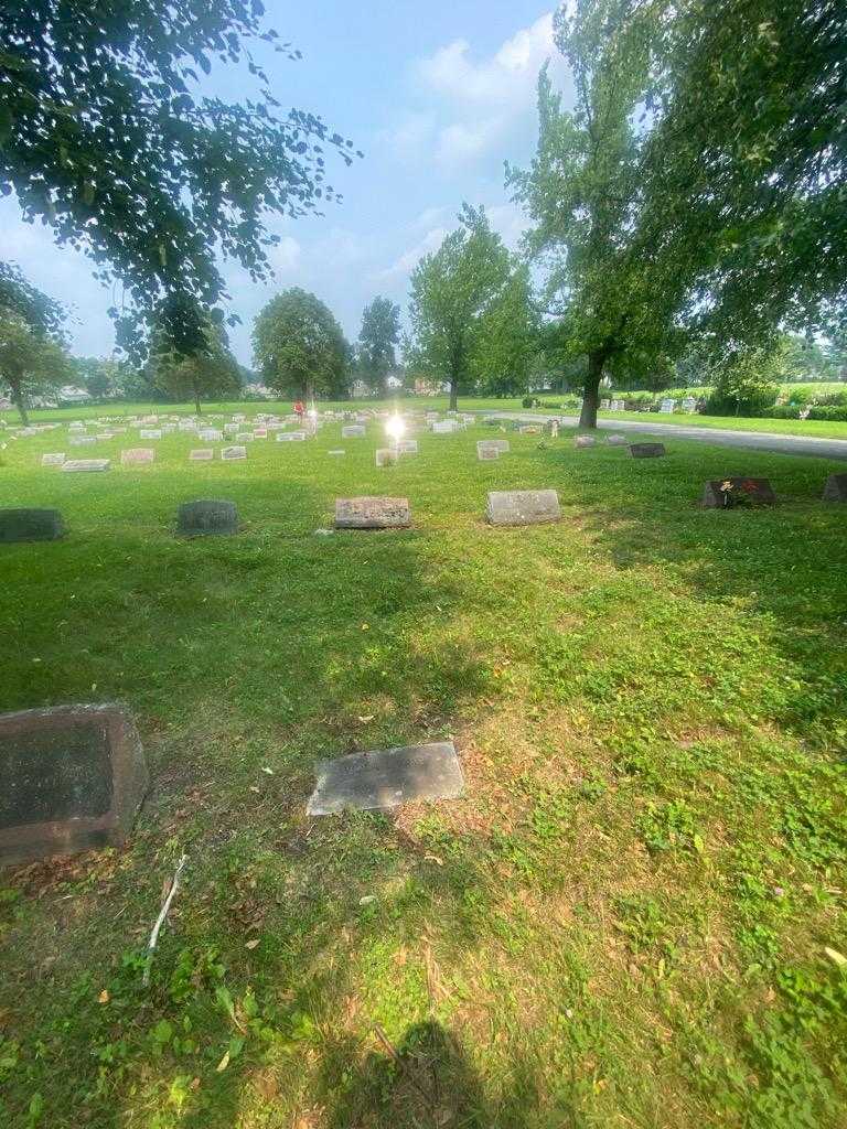 Viola L. Frye's grave. Photo 1