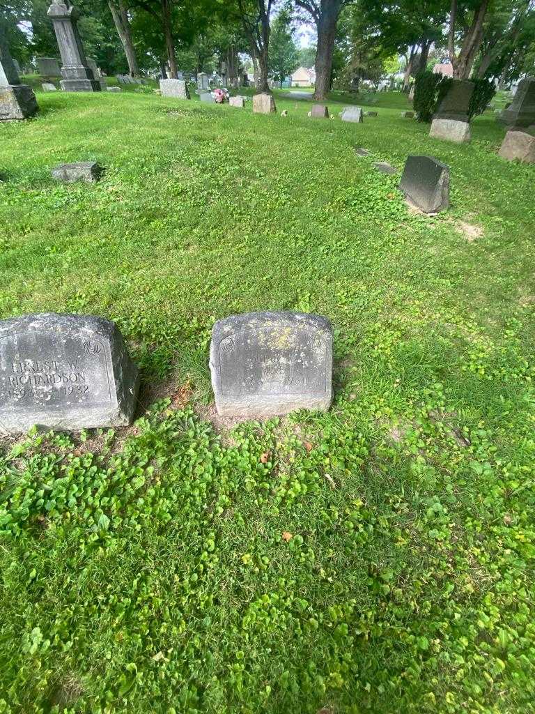 William Vine's grave. Photo 1