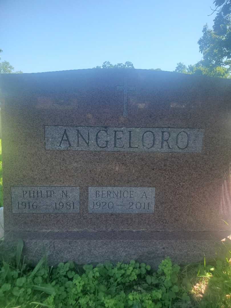 Bernice A. Angeloro's grave. Photo 4