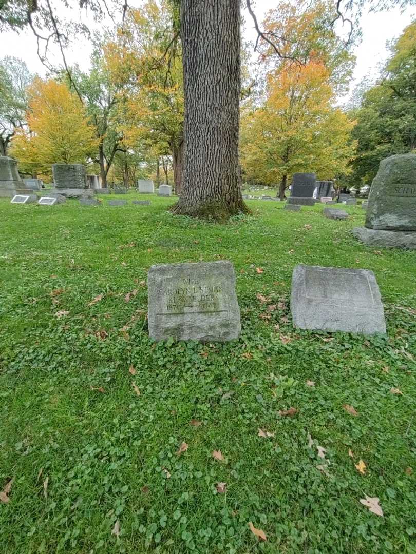 Carolyn G. Listman Kleinfelder's grave. Photo 1