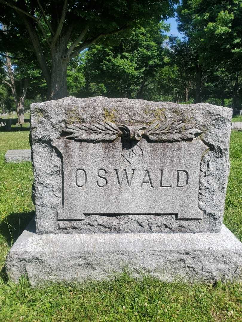 Clarence M. Oswald's grave. Photo 4