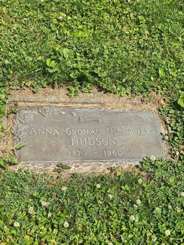 Anna Gronau Quartier Hudson's grave. Photo 3