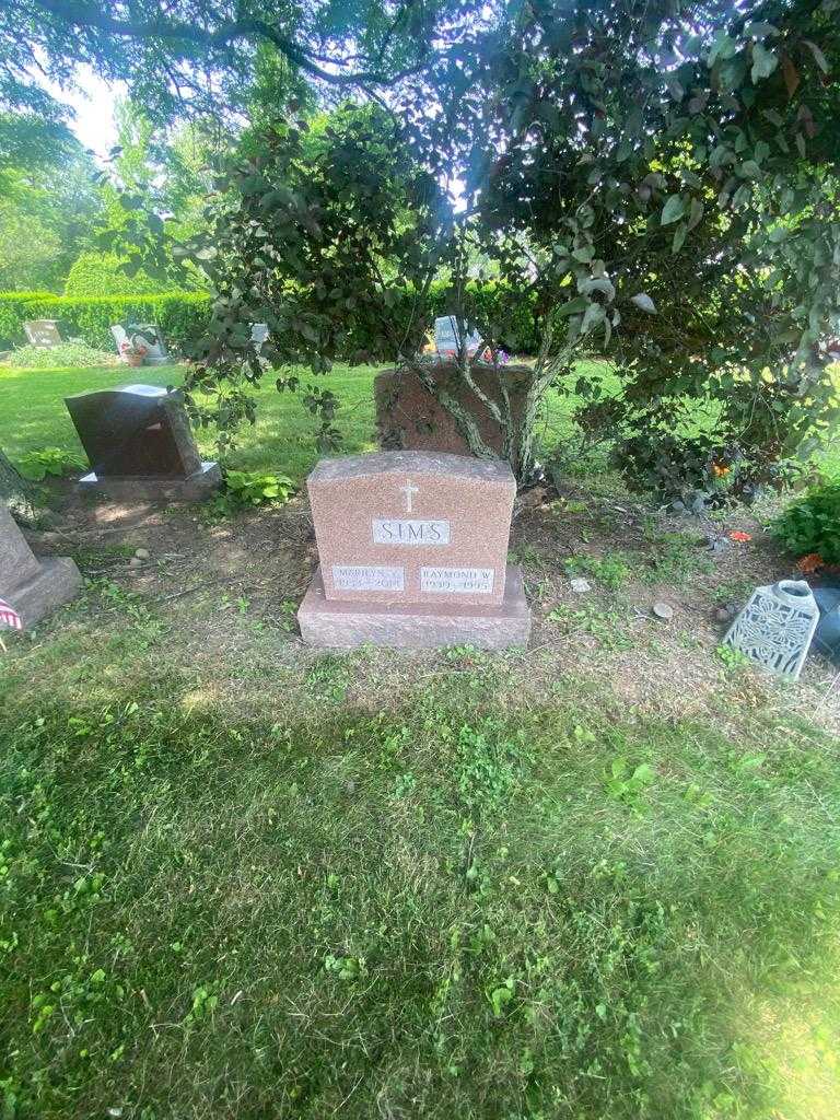 Raymond W. Sims's grave. Photo 1