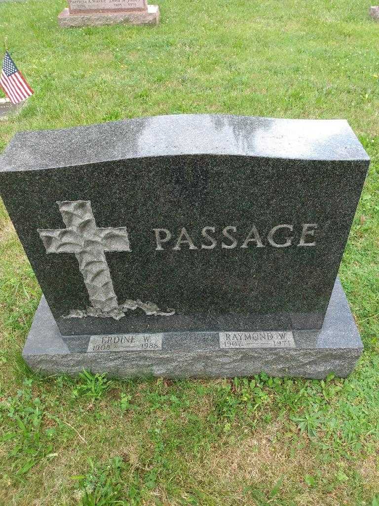 Erdine W. Passage's grave. Photo 3