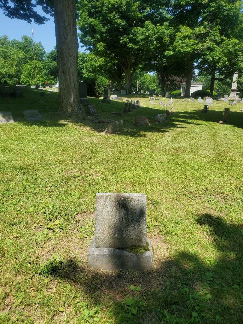 Lena Van Eseltine Parrington's grave. Photo 1