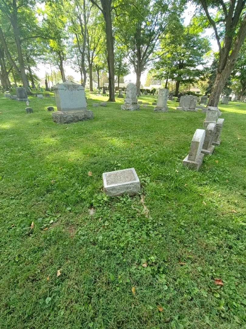 Bernice B. Luff's grave. Photo 1