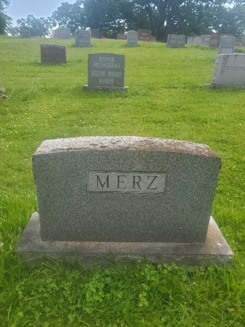 Frank John Merz's grave. Photo 5