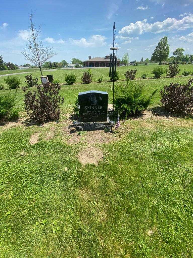 David A. Skinner Junior's grave. Photo 2