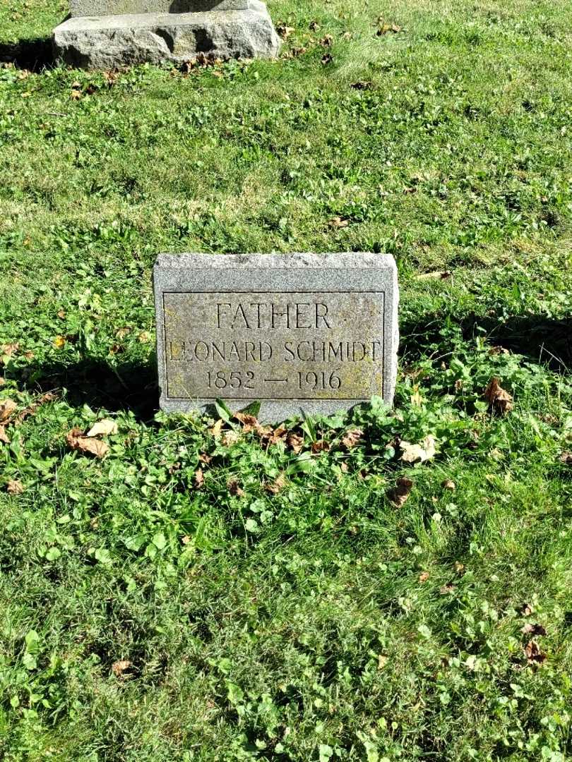 Leonard G. Schmidt's grave. Photo 2