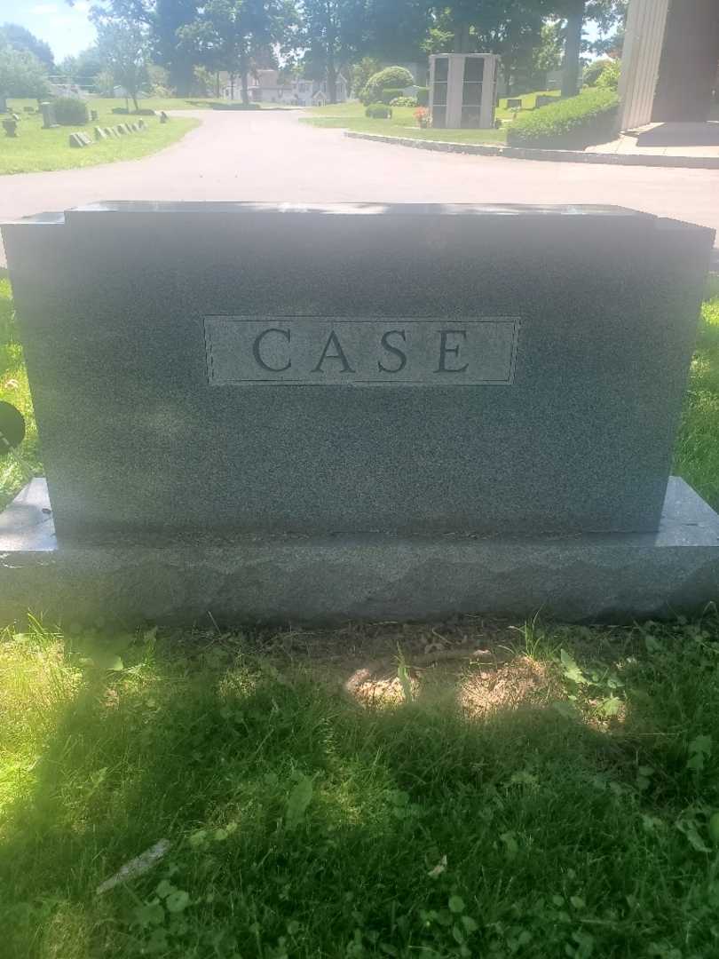Harry Roy Case Junior's grave. Photo 5