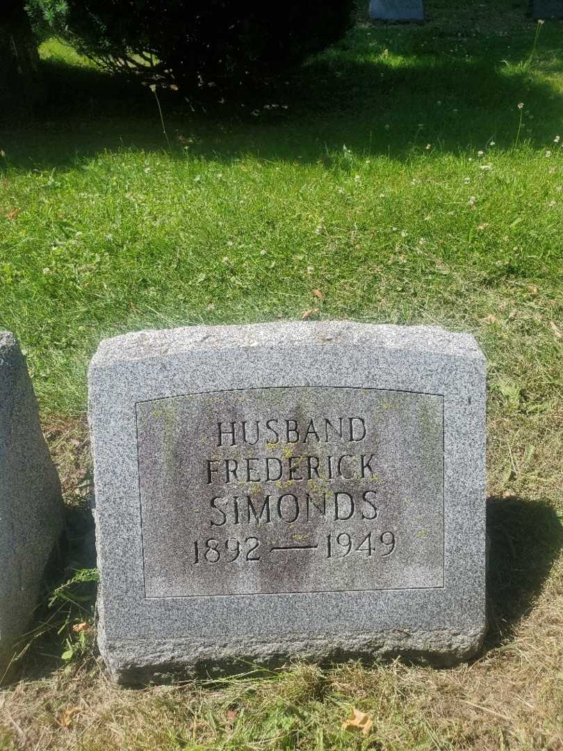 Frederick Simonds's grave. Photo 3