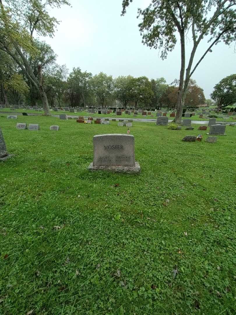 Eleanor V. Mosier's grave. Photo 1