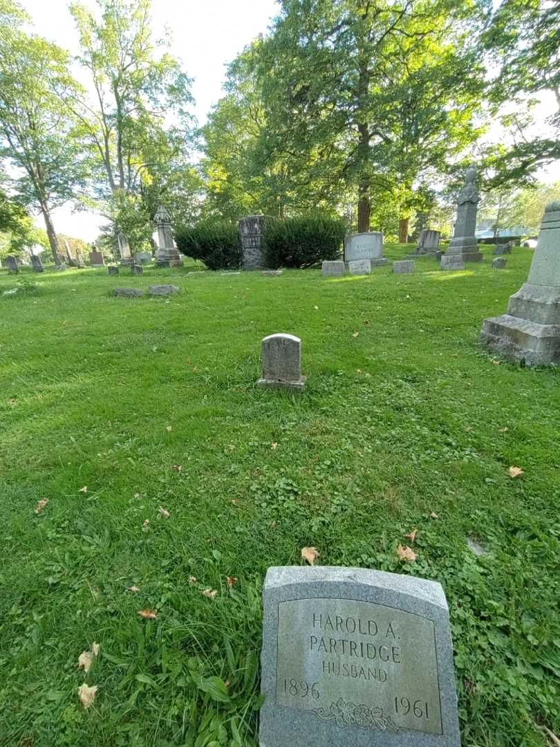 Florence E. Weir's grave. Photo 1