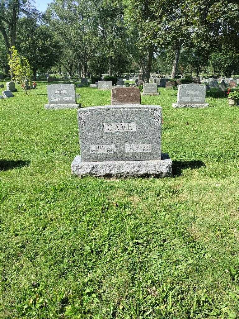 Linus S. Cave's grave. Photo 1