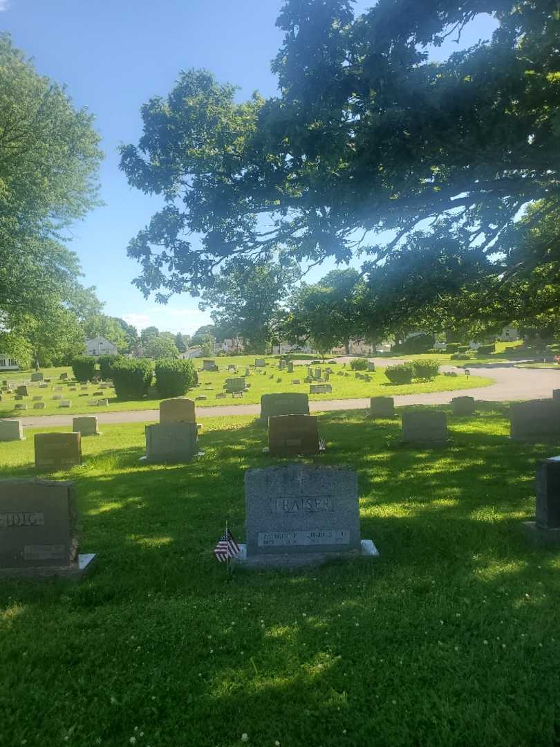 Charles F. Fraiser Junior's grave. Photo 1