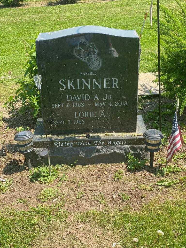 David A. Skinner Junior's grave. Photo 1