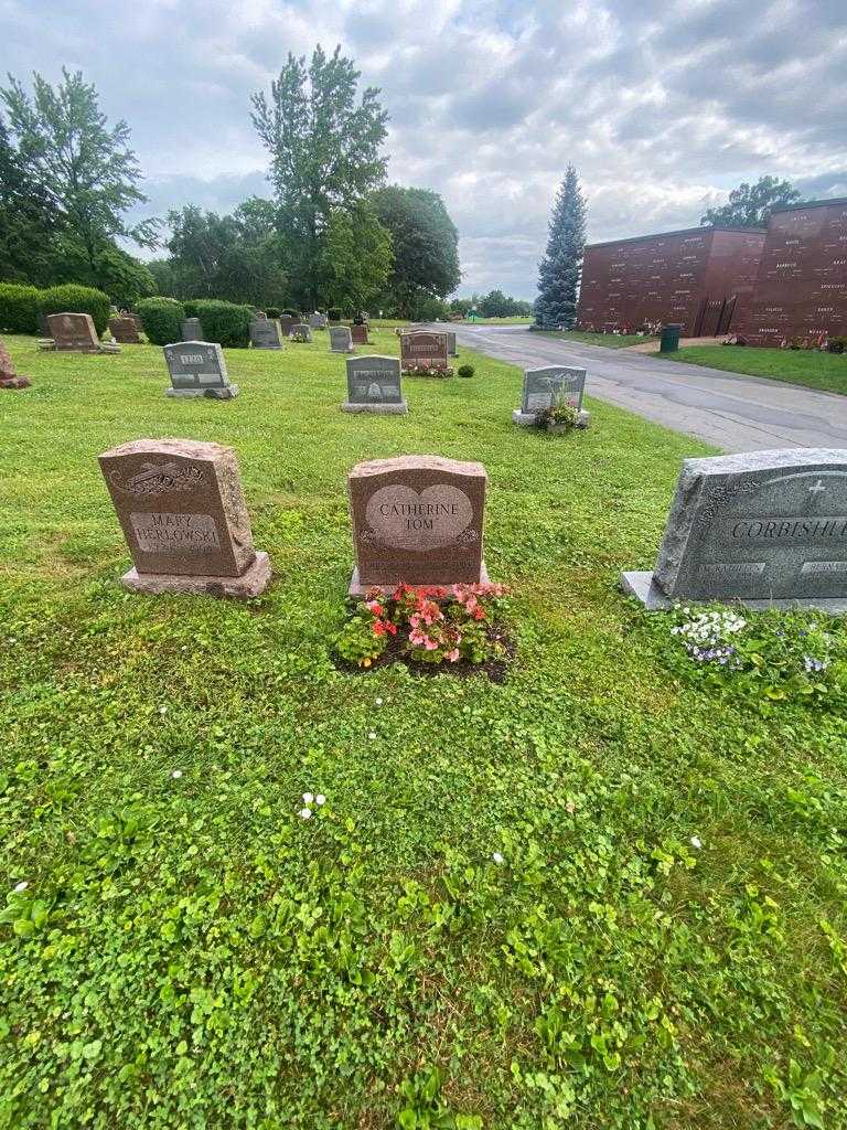 Catherine Tom's grave. Photo 1