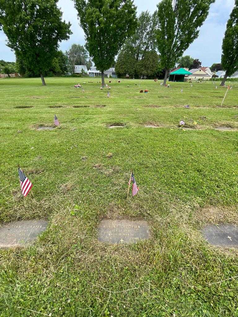 Robert C. Cotier's grave. Photo 1