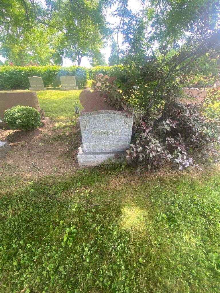 Irene E. Yerdon's grave. Photo 1