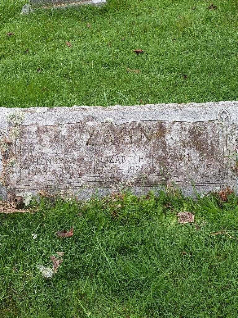 Elizabeth Zahn's grave. Photo 1