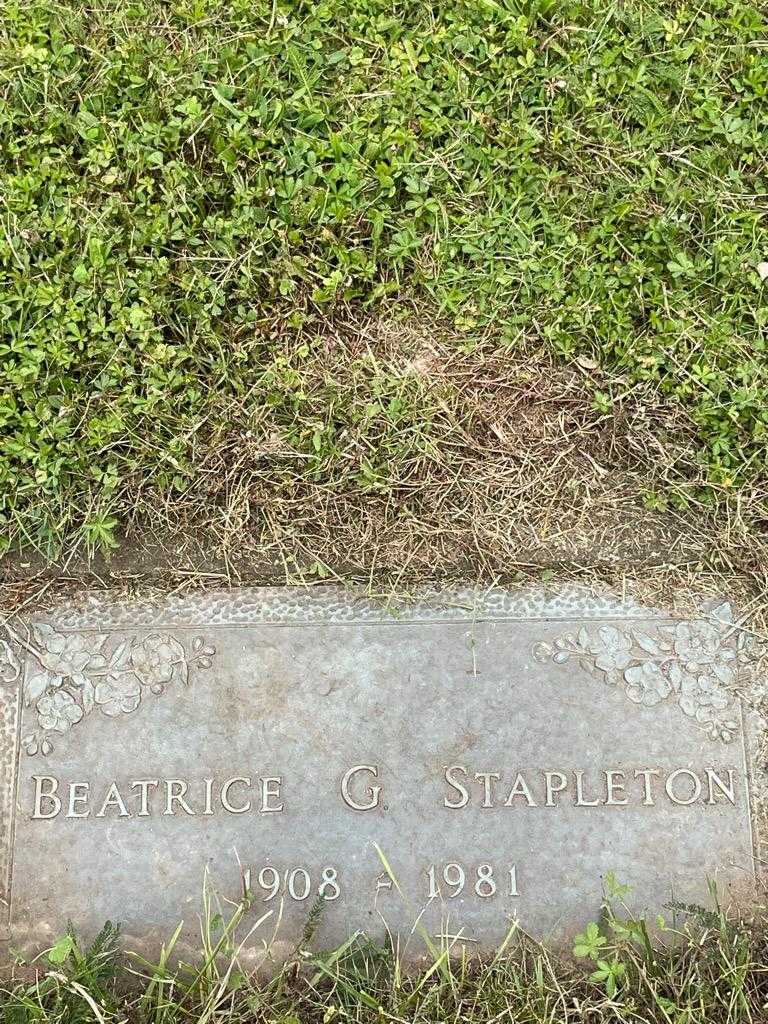 Beatrice G. Stapleton's grave. Photo 3