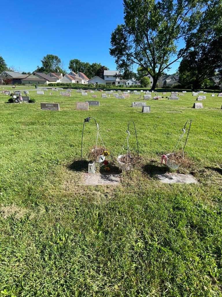 Dorathy Mae Miner's grave. Photo 1