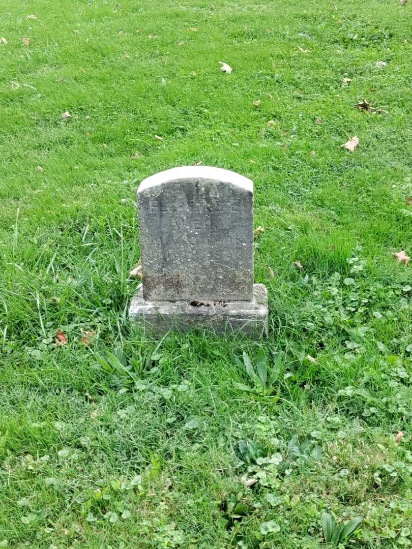 Florence E. Weir's grave. Photo 2