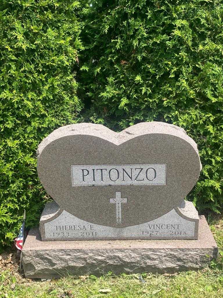 Vincent Pitonzo's grave. Photo 3