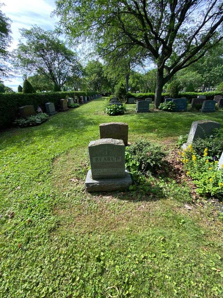 Ada E. Bearup's grave. Photo 1