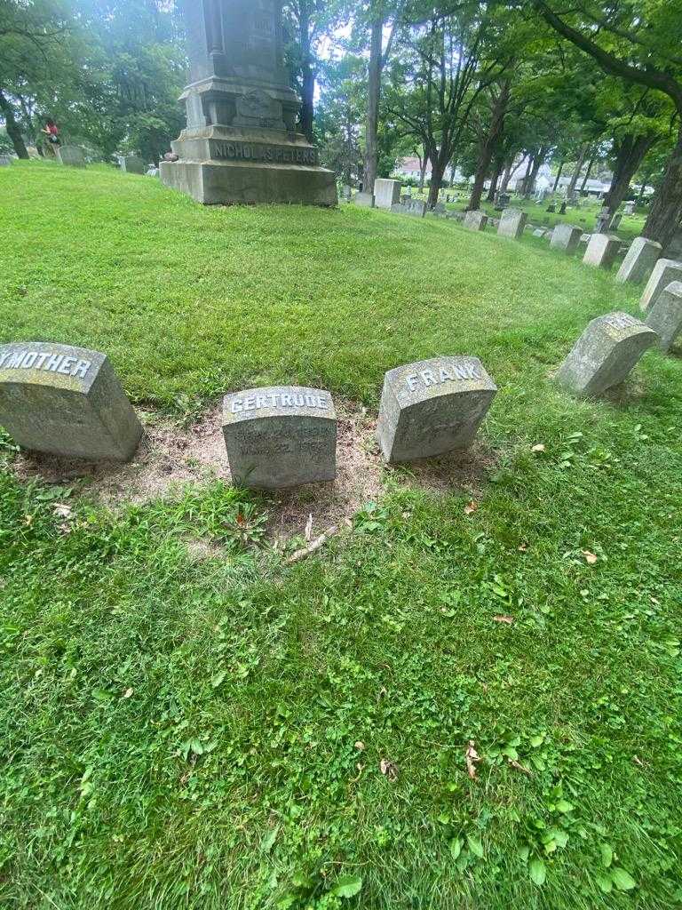 Gertrude M. Peters's grave. Photo 1