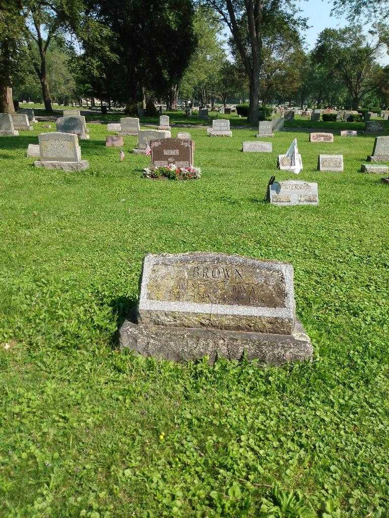 Irene Brown's grave. Photo 1