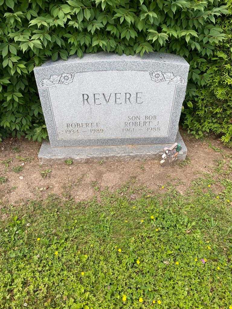 Robert J. Revere's grave. Photo 2