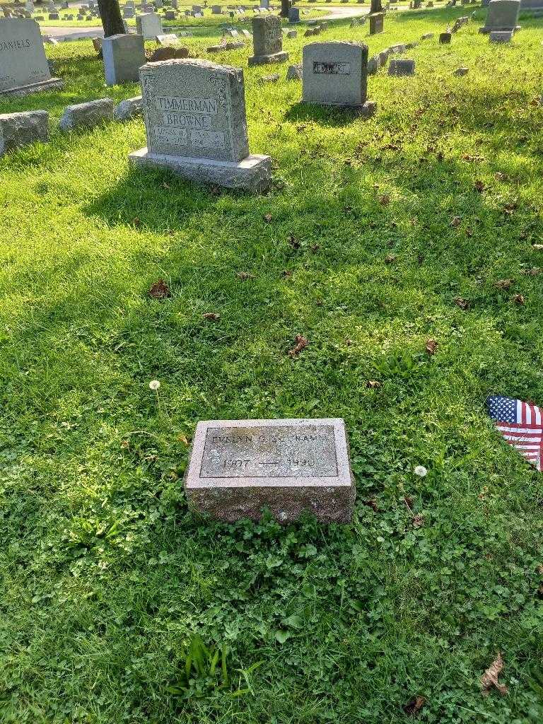 Evelyn G. Schramm's grave. Photo 3