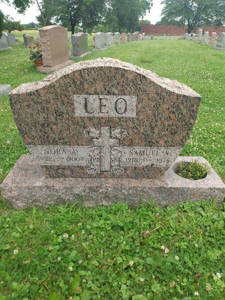 Nora A. Leo's grave. Photo 1
