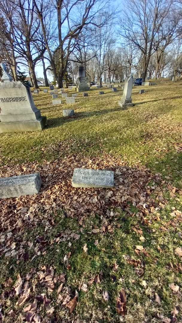 Lucy S. Bainbridge's grave. Photo 1