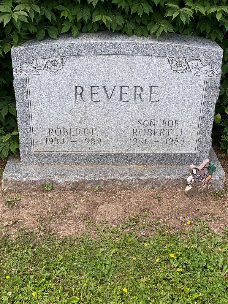 Robert F. Revere's grave. Photo 3