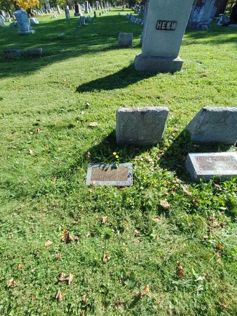 Charles Mauro's grave. Photo 1