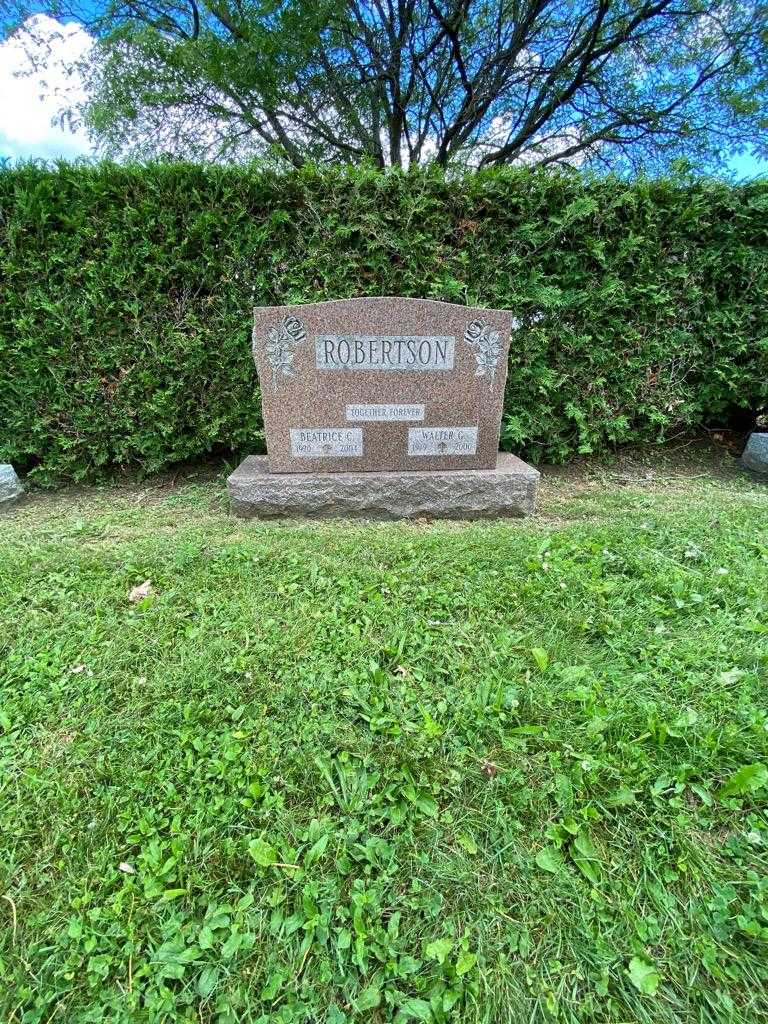 Walter G. Robertson's grave. Photo 1