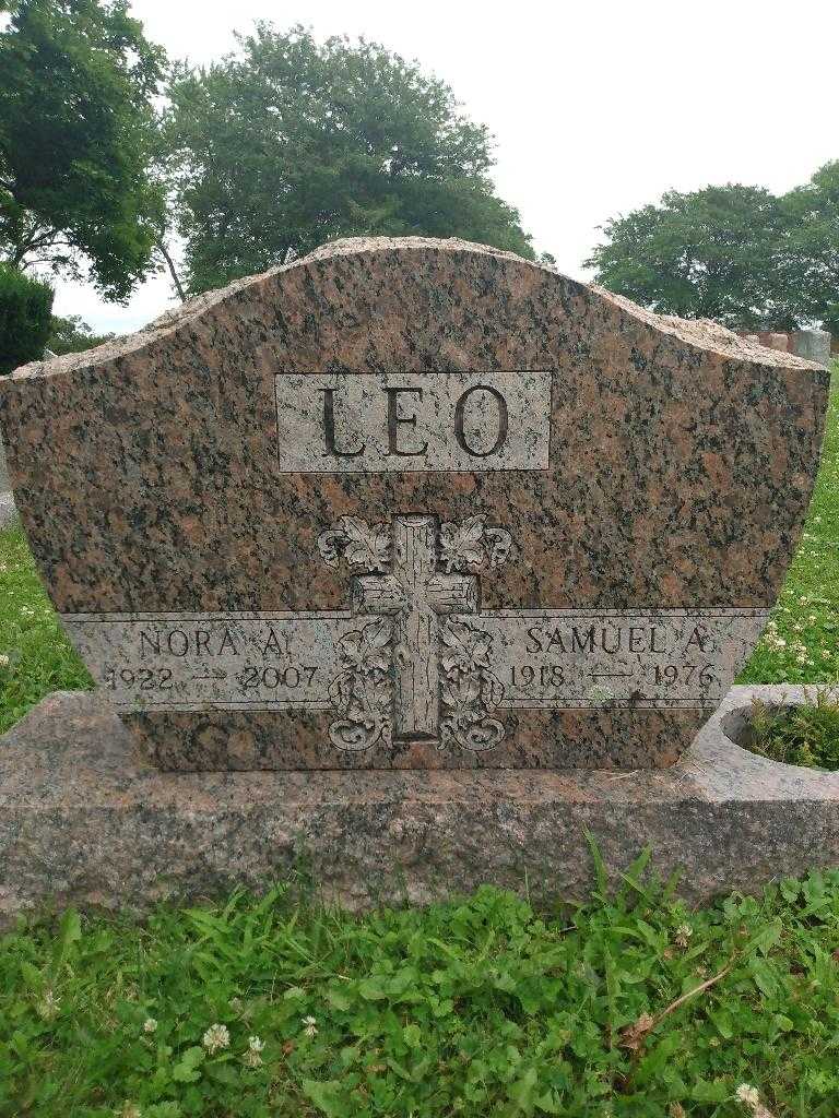 Nora A. Leo's grave. Photo 2