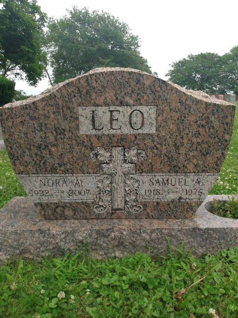 Nora A. Leo's grave. Photo 2
