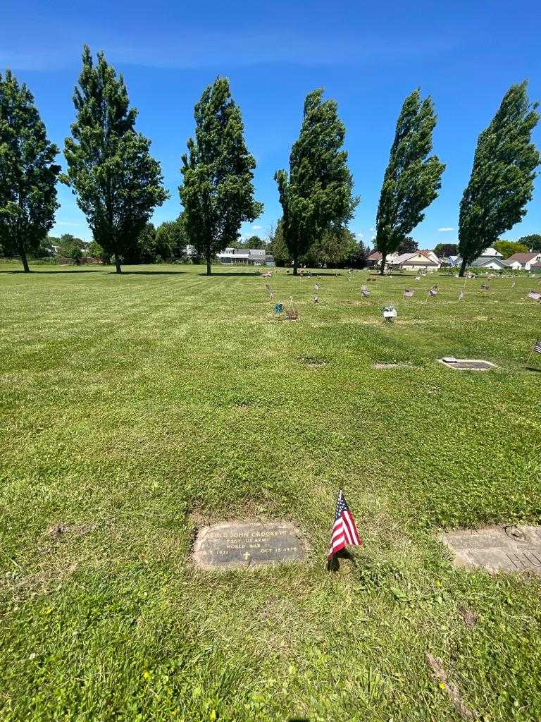 Harold John Crockett Junior's grave. Photo 3