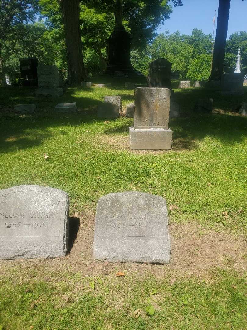 Mary Lohman's grave. Photo 1