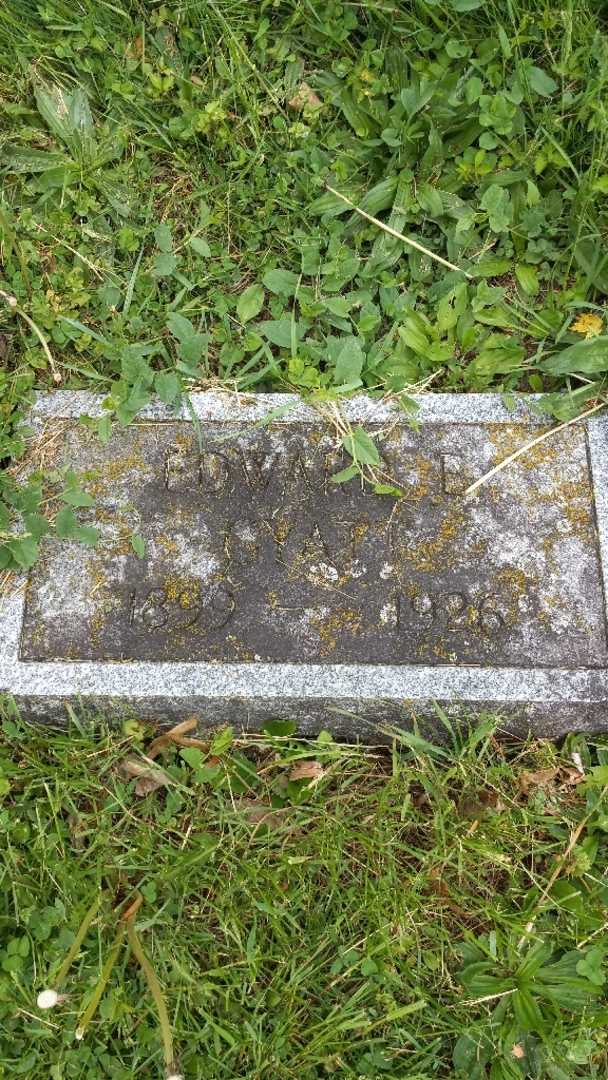 Edward E. Gyatt's grave. Photo 4