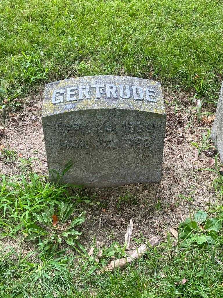 Gertrude M. Peters's grave. Photo 4